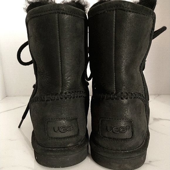 UGG - Lodge Water Resistant Genuine Suede / Leather Ankle Booties Size 7 - Picture 8 of 14